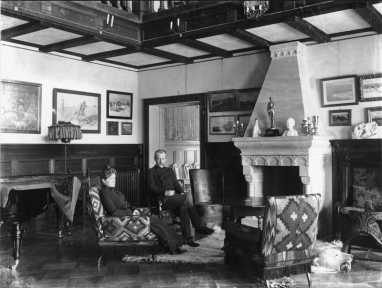 Er det bare meg, eller ser Nansen ekstra streng ut der? Er det et digitalt lysbilde på gulvet ved isbjørnkjeften der?